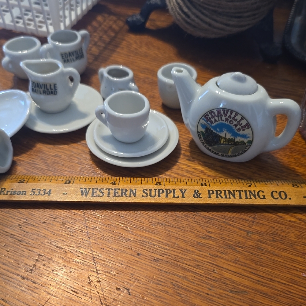 Elegant White Coffee & Tea Accessories for Kitchen